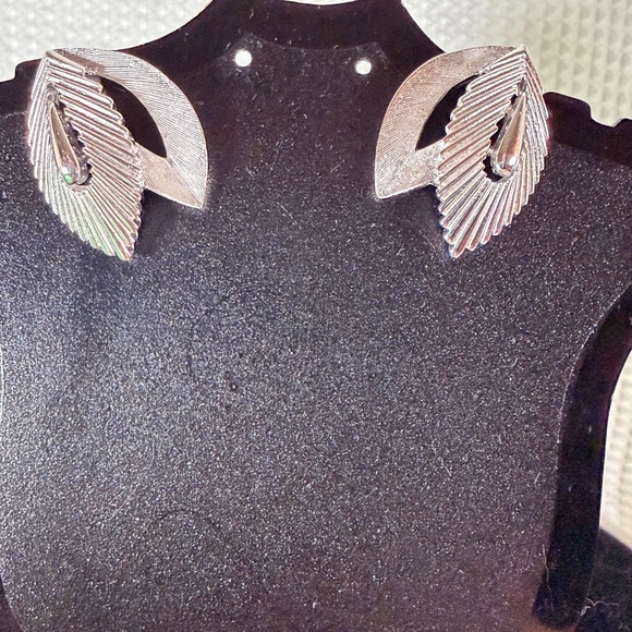 Vintage Crown Trifari Silver-Tone Leaf Design Clip-On Earrings
